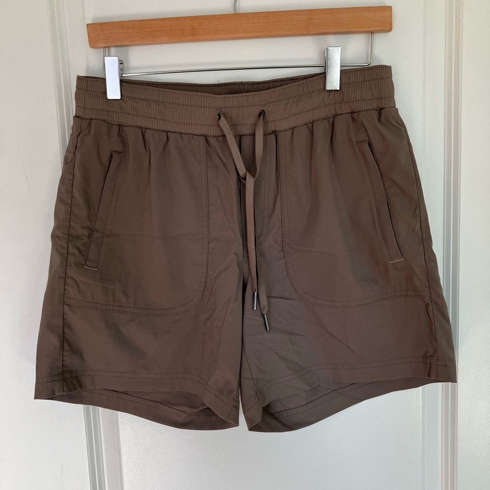 L.L. Bean Women's Vista Camp Shorts Taupe S - Picture 4 of 15